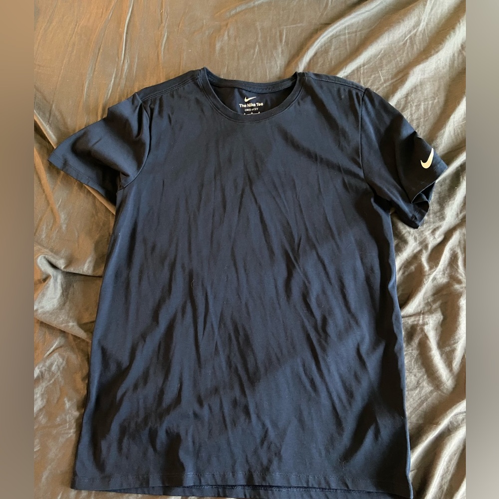 Men’s Nike dry fit t-shirt.